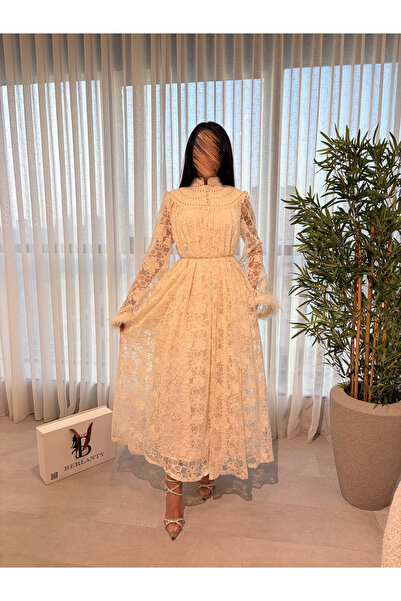 TOP BERLANTY Elegant Berlanti jalabiya made of intricate lace and fur