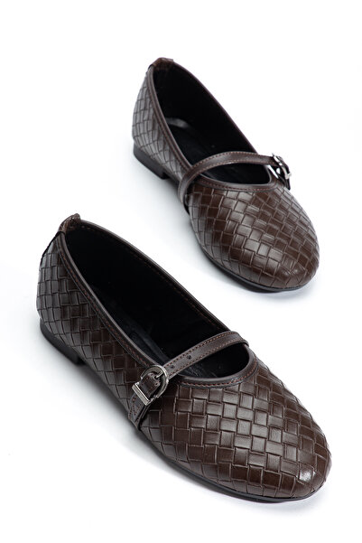 HCO حذاء باليه نسائي بتفاصيل مشبكية ونعل رفيع مطبوع