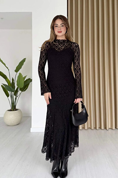 Sorridi Mock Neck Lined Lace Dress