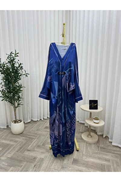 NALA FASHION The dark blue jalabiya gives her a luxurious and serene presence.