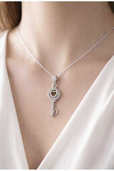 mixify قلادة من الفولاذ بتصميم قلب مرصع بحجر الزركون وشكل مفتاح - لون فضي لامع