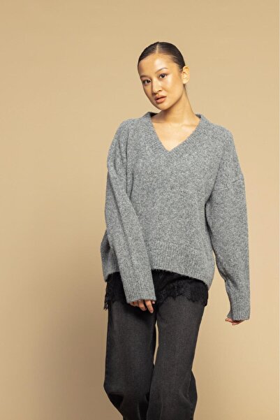 Burcia Lace Detailed V-Neck Sweater