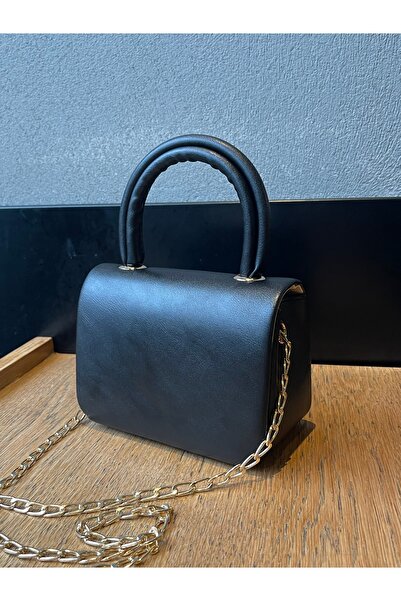 Miesse Μαύρη γυναικεία τσάντα μικρού μεγέθους με χρυσό λουράκι αλυσίδας