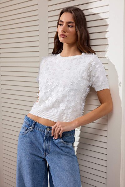 Trendyol Collection Ecru-Strickbluse mit dreidimensionalen Blumendetails und ...