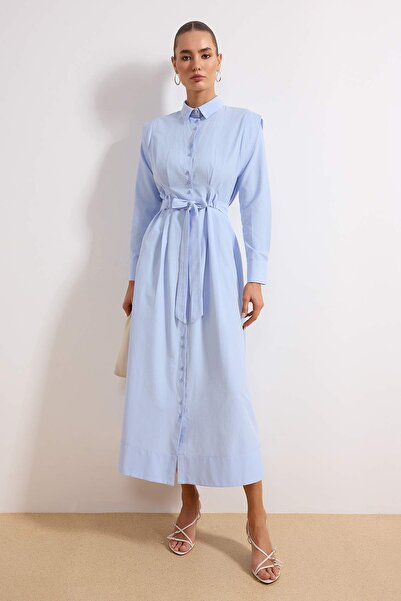 Trendyol Modest فستان بتفاصيل طيات على الكتف باللون الأزرق TCTSS26EB00044