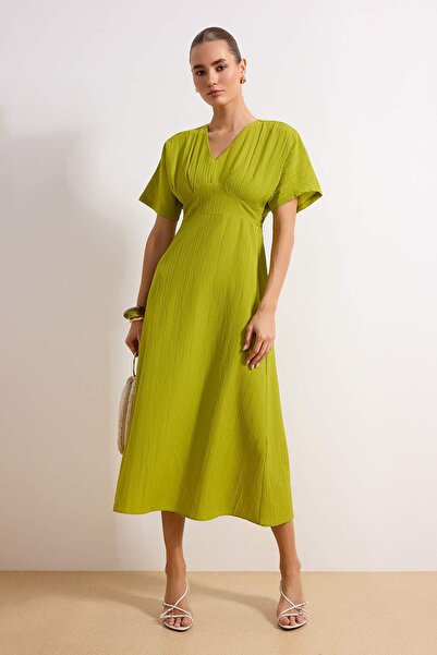 Trendyol Collection Olejově zelené Maxi šaty s výstřihem do V – A-Line s deta...