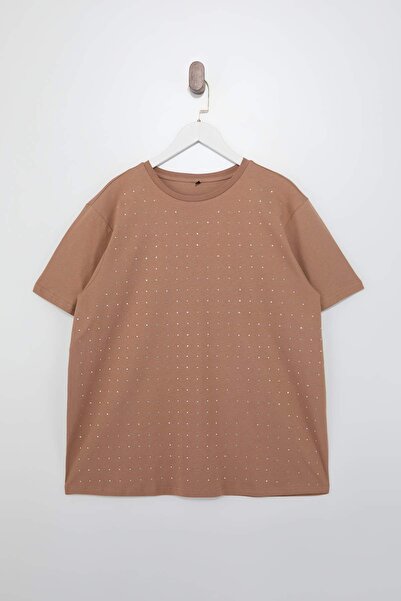 Trendyol Curve تي شيرت محبوك باللون البني مقاس كبير TBBSS25BF00042