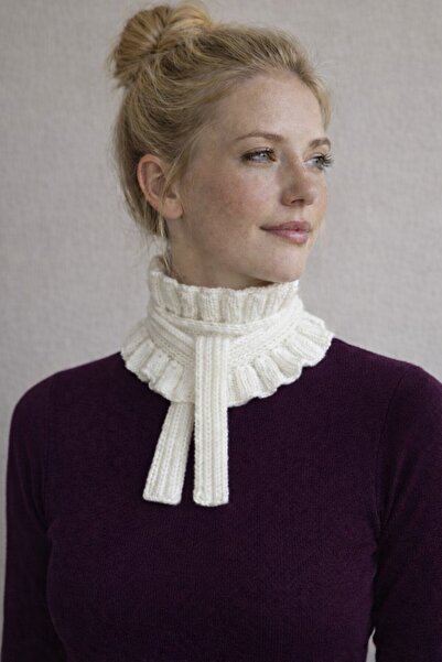 HANDDMADE Özel Tasarım El Örgüsü Fırfır Detaylı Simli Beyaz Boyunluk