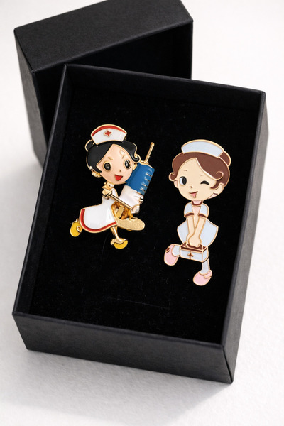 PULİNİN DÜKKANI DOKTOR, HEMŞİRE, ÖĞRETMEN, DİŞÇİ, RESSAM 2'Lİ MESLEK BROŞLARI...