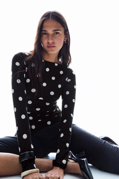 Bershka Asimetrik uzun kollu tişört