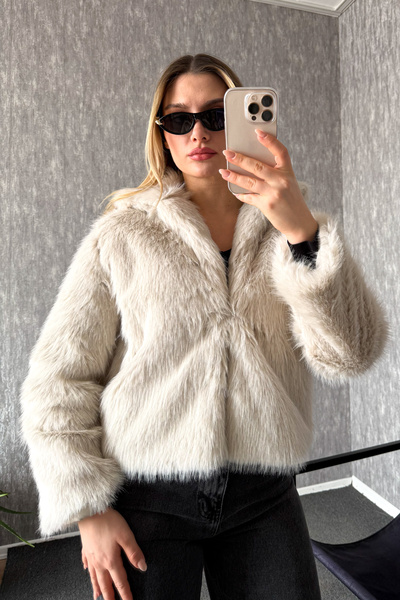 ModaPlaza Women's Short Faux Fur Coat 60534