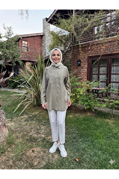 Moodbasic Cămașă cu accesorii metalice și pietre, cu aplicații serpentine.