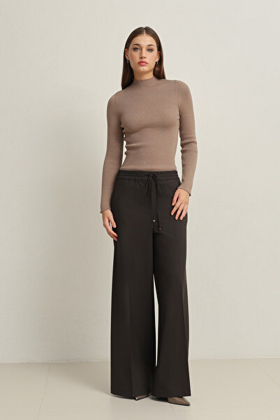 Setre Pantaloni largi cu talie elastică în culoarea maro-amaruțiu, cu o croia...