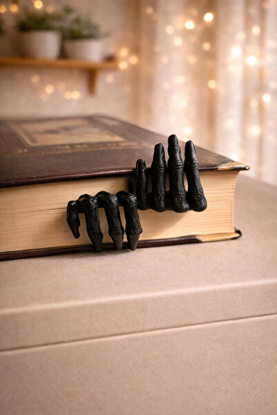 The Plasti علامة كتاب يد الوحش