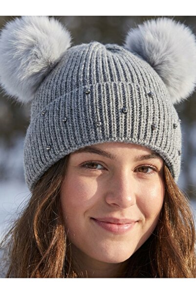 PIECE SIGNATURE قبعة شتوية مع بوم بوم للنساء والمراهقين