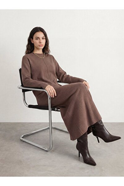 Benin Yumuşak Tuşeli Dikiş Detaylı Tesettür Elbise - Vizon -