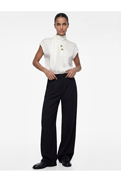 Koton Bluză fără mâneci din viscoză Loose Fit guler ridicat cu accesorii meta...