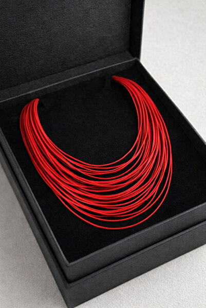 Kutcha Accessories Kırmızı Deri Görünümlü Çoklu Dekolte Kolye