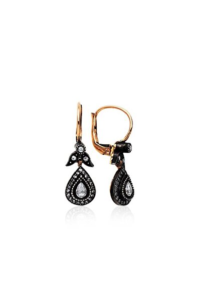 Assos Pırlanta 0.60 Karat Damla Formlu Elmas Küpe