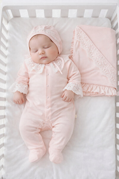 Mert Baby Laura Dantel ve Fırfır Detaylı 3'lü Organik Hastane Çıkış Seti %100...