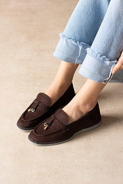 guijarro Linii masculine, atingere feminină: Mocasini de damă cu detalii aurii