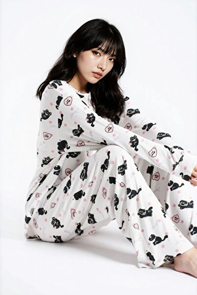 Ecrou طقم بيجامة نسائي من Ecru Cat Reported حياكة مضلعة Texture Seoul بأكمام ...