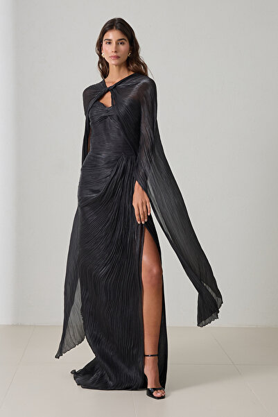 Setre Siyah Pelerin Ve Drape Detaylı Geniş Kalıp Abiye Elbise