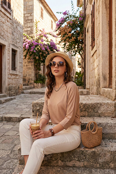 Lela Μπλούζα με λαιμόκοψη τριών τετάρτων BLUZ 5861416 Υ