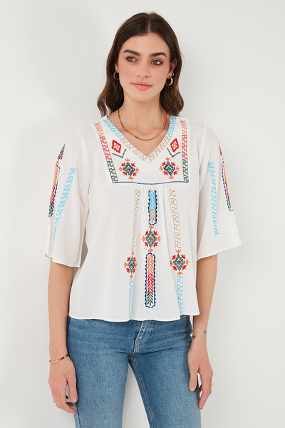 Lela Pamuklu Regular Fit Nakış İşlemeli Bluz BLUZ 611BZ0247