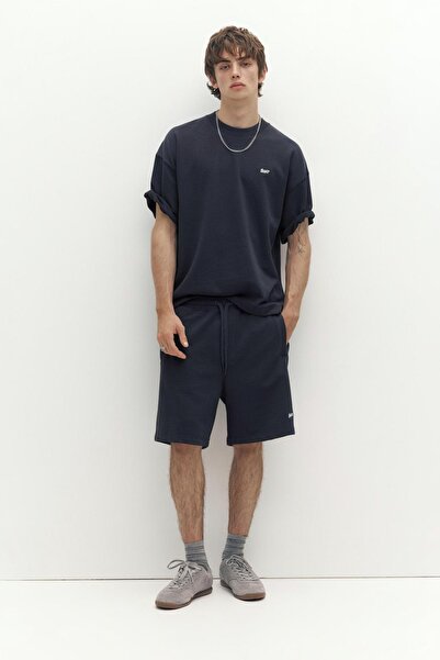 Pull & Bear شورت رياضي من برمودا بشعار