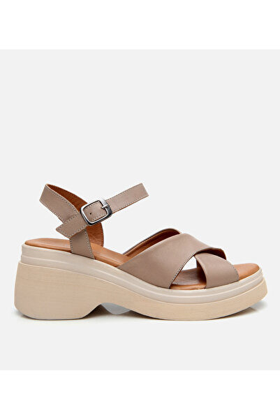 Hotiç Дамски сандали с клин от кожа и норка