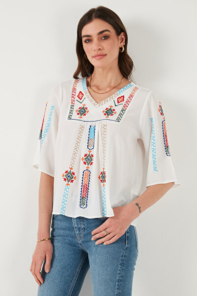 Lela Pamuklu Regular Fit Nakış İşlemeli Bluz BLUZ 611BZ0247
