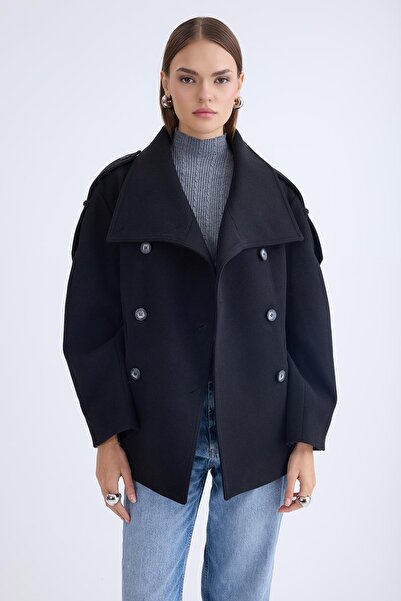 Vitrin معطف قصير مزين بتفاصيل الأبوليت