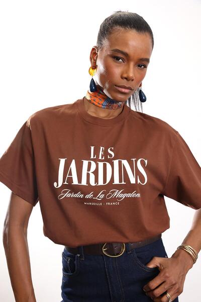 5in1Canpolat Brown Les Jardins Written T-Shirt