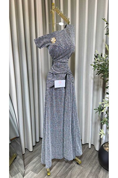 GORI FASHION Elegant long dress with a shimmer
