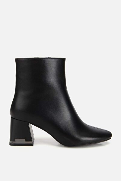 Yaya by Hotiç Kadın Siyah Dikiş Detaylı Küt Burunlu Topuklu Bot