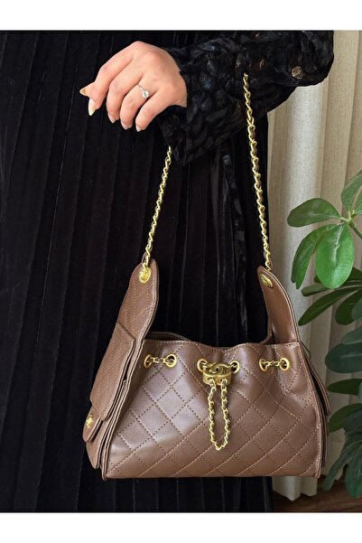 Generic Shoulder bag with accessories