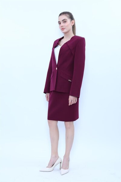 ÖNDER ÖZSOY سترة رياضية بياقة دائرية وزر واحد وتنورة قصيرة ضيقة بفتحة صغيرة ل...