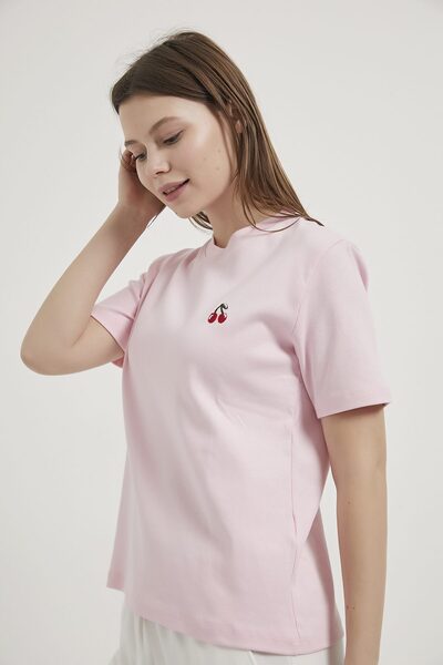 Arma Life ARMALIFE 26666 BİS Tricou de damă elastic, brodat cu cireșe, cu guler.