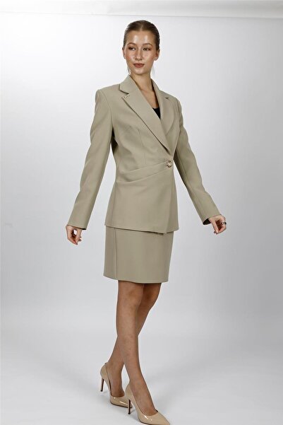 ÖNDER ÖZSOY Pleated Double-Breasted Single-Button Jacket & Mini Slit Short Ti...