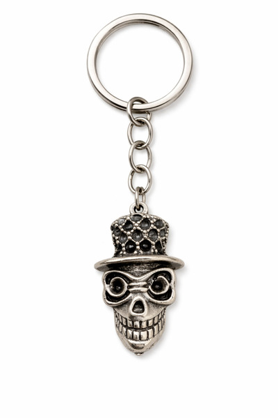 HER ŞEY NOTA www.herseynota.com Breloc metalic în formă de craniu cu pălărie ...
