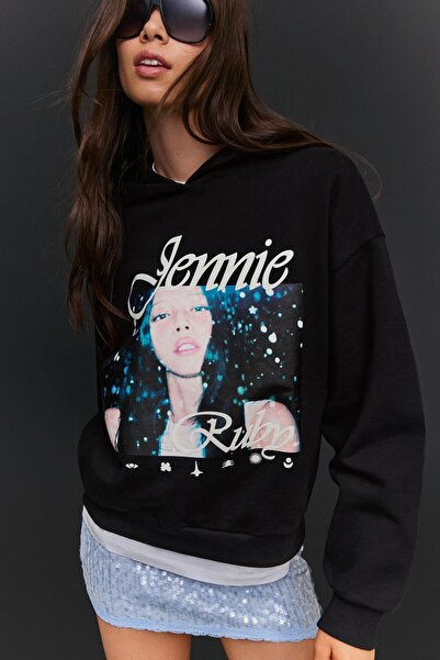 Bershka Jennie Ruby kapüşonlu baskılı sweatshirt
