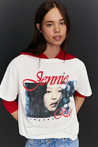 Bershka Jennie Ruby kısa kollu oversize baskılı tişört