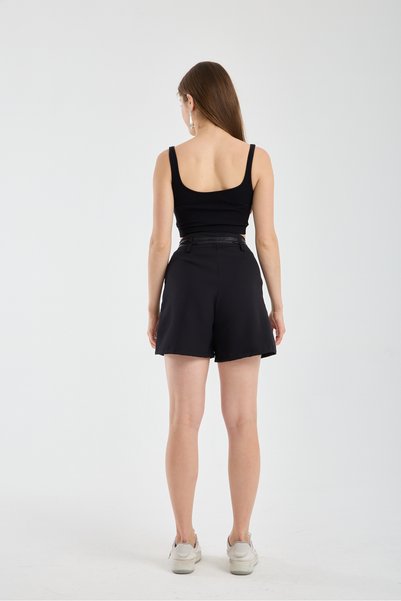 Gugus Women's Waist-Tieded Double Pocket Pleated City-Style Casual Shorts