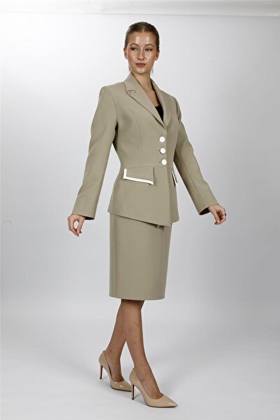 ÖNDER ÖZSOY جاكيت رجالي من غارنيلي بتصميم ياقة وتنورة قصيرة - بدلة نسائية من ...