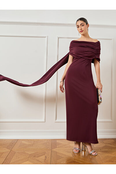 Styli Women Burgundy Ruched Off-Shoulder Maxi Dress
