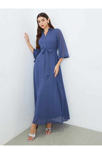 Styli فستان ماكسي أزرق اللون بقصة A-Line وياقة منقوشة للنساء