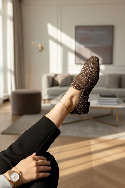 yezy shoes حذاء لوفر نسائي يومي من الجلد السويدي بتفاصيل حجرية