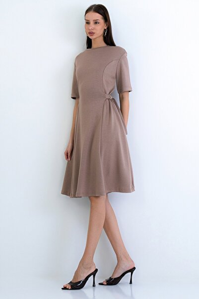 VAGGON Crew Neck Buckle Dress