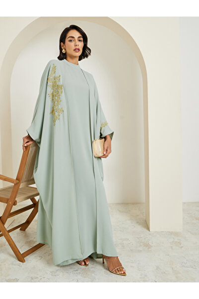 Amirah By Styli جلابيات نسائية متعددة الطبقات مزينة بالدانتيل